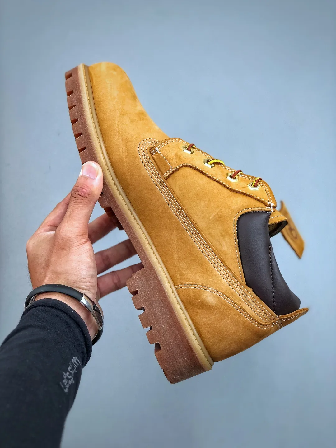 Local pick-up 💰560 supports store release and returns in season. The world's leading outdoor brand Timberland/Timberland Men's Classic Oxford Waterproof Boots men's low-top waterproof desert workwear casual Martin low boots Size: Men/39.5 40 41 42 43 44 (leather shoe size: one size larger than sports shoes!) Original hardware molded shoelace buckle New upgrade of top-notch craftsmanship Original factory in Zhongshan. Original imported waterproof leather. Injection-molded outsole. Dynamic water-repellent when folded horizontally. Original uniform full frosted leather collar. Full cow lining. Brand new original packaging shoe box. Exclusive supply in the market.